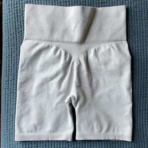 TALA Hosta Shorts - Light Grey